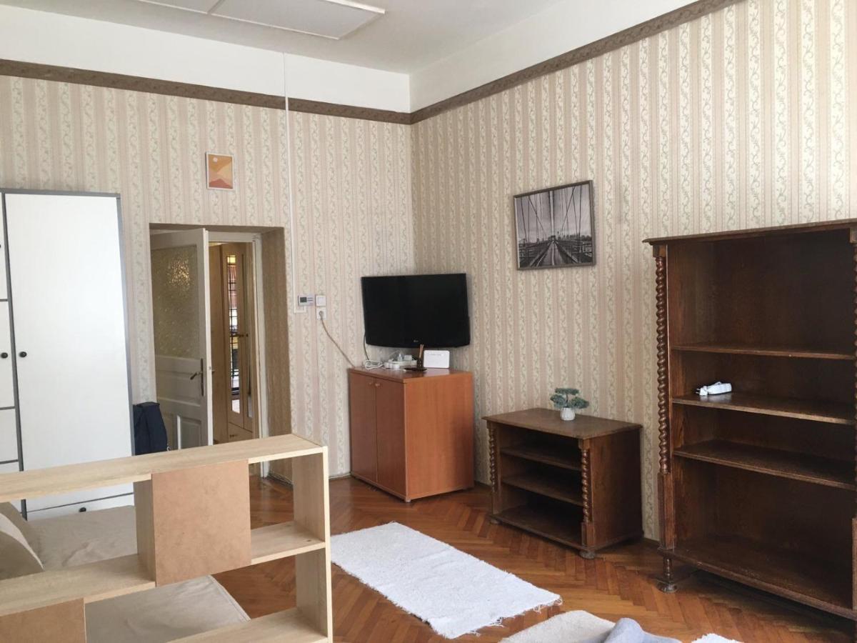Cozy Flat At Stadionok M Station דירה בודפשט
